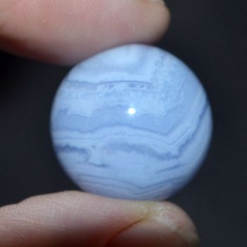 Chalcedon- kleine Edelstein-Kugel, Durchmesser ca. 20 mm | Steinkugel hellblau  | Chalcedon-Kugel Handschmeichler, Heilstein und Glücksbringer