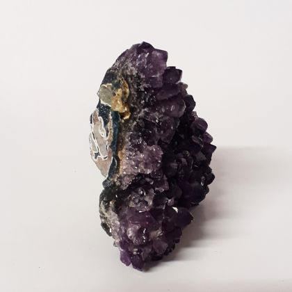 Amethyst Edelstein Drusenstück, Naturstein Amethystkristall dunkel violette Spitzen, handliches Drusensegment, zur Dekoration, N310