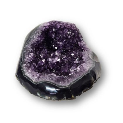 Amethyst liegende Geode, dunkel glkänzende Amethystspitzen, Druse geschwungene, polierte Form, N2280
