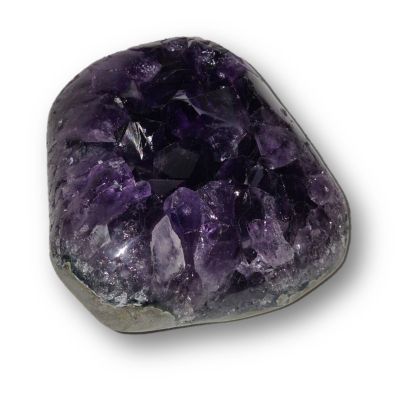 Amethyst liegendes Drusenstück, dunkel glänzende Amethystspitzen, geschwungene, polierte Form, N678