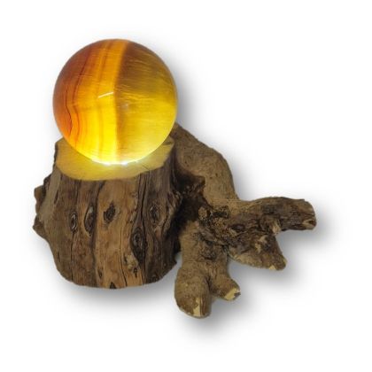 Fluorit gelbe Steinkugel, Kugel beleuchtet auf LED-kalticht Holzstamm-Sockel, echte Edelsteinkugel, N368