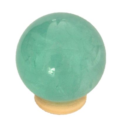 Steinkugel grüner Fluorit, Edelstein-Kugel mit Aufstellring aus Holz, polierte Fluoritkugel