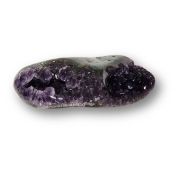 Amethyst liegende Geode, dunkle Kristallspitzen, Druse geschwungene, polierte Form, N1640