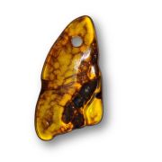 Bernstein-Anhänger – Unikat aus Litauen | gebohrter Amber Stein in unregelmäßiger Form, N677