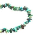 Chrysokoll Splitter Armband, kleine polierte Edelsteine auf Strechband, Armschmuck für Damen und Herren