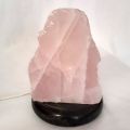 Rosenquarz Front polierte Stein Lampe, kleine Edelsteinlampe Hellrosa Kristall Edelstein-Leuchte mit Onyx Sockel dunkel