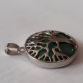 Aventurin Anhänger, Lebensbaum, Schmuck Hänger mit Symbolkraft, Baum des Lebens mit grüner Quarz Scheibe, Schlaufen Öse