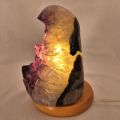Amethyst Lampe, Edelsteinlampe aus Brasilien, violette Kristall Stein Leuchte komplett mit Elektrik kaufen, kleine Natursteinlampe, N228