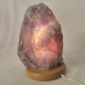 Maraba Amethyst Edelsteinlampe aus Brasilien, Amethyst Rohstein Lampe, Front poliert, N187