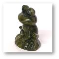 Handarbeit, Frosch aus grüner Jade