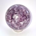 Lepidolith Kugel, Edelstein-Kugel mit besonders schöner Maserung, Steinkugel 55 mm Durchmesser, N297