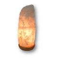 Lampe rosa Quarz, wohlgeformte, höhere Rosenquarz Edelstein Lampe mit Holzsockel, Naturstein, ca. 4-5 kg