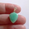 Kleiner Kettenanhänger aus echtem Chrysopras, mit beweglicher Silberöse, N154