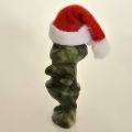 Handgeschnitzte Grinch-Figur aus Serpentin, Höhe ca. 8 cm, Detailreich mit Weihnachtsmütze
