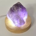 Amethyst Faustbrocken, beleuchtet auf LED Kaltlicht Sockel, Echter Rohstein Natur belassen ca. 300-400g