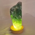 Fluorit grünes Standobjekt beleuchtet auf 10 cm/dm LED Sockel, Echter unbehandelter Rohstein, N105