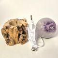 Amethyst Steinkugel, Edelsteikugel beleuchtet auf LED-warmlicht Holzstamm-Sockel, N383