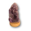 Amethyst Front poliertes Standobjekt beleuchtet auf 8cm/dm LED Sockel, Echter unbehandelter Rohstein, N790