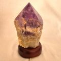 Ametrin-Spitze beleuchtet, Edelstein Lampe, Natur Spitze aus Brasilien, Einzelstück mit Holzsockel, N138
