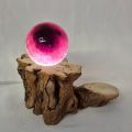 Violette Fluorit Edelstein Kugel mit LED-Holzsockel – beleuchtete Naturstein Dekoration – Unikat, N255