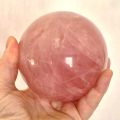 Edelsteinkugel groß, Rose Quartz Sphere mit Holzring-Ständer – Rosenquarz-Kugel, N131