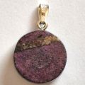 Purpurit Edelstein runder Cabochon Anhänger, mit 925 Silber Öse, Kettenanhänger dunkelviolett metallisch schimmernd, N465