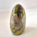 Grüner Opal edel poliertes Standobjekt, Edelstein Deko & Sammlerstück aus Madagaskar, N 352