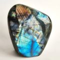 Labradorit stehender Edelstein blau-bunt schimmernd, Dekostein-Standobjekt, N204