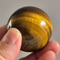Tigerauge gold-braun Steinkugel, Deko-Kugel, Edelstein-Kugel-Ball, mit Hämatit Aufstellring, N125