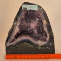 Amethyst Geode, Kapelle, klassische Amethyst Druse mit violetten, kleinen Kristall-Spitzen, N190