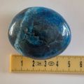 Blauer Apatit polierter Trommelstein, Edelstein Handschmeichler, N98