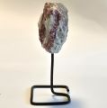 Rubellit-Rohstein auf schwarzem Metallständer – Natur rosa Turmalin in Quarz aus Brasilien – Mineralien Dekoration Sammlerstück N110
