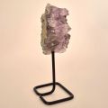 Echtes Amethyst Drusenstück auf schwarzem Metallständer – Dekoration & Geschenk, (N-135-150)