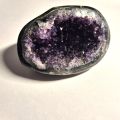 Amethyst Geode klein, Dunkle Amethyst Kristallspitzen, Naturbelassene Edelsteingeode, N324