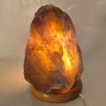 Amethyst Steinlampe, Front poliert, heller Holzsockel, Edelstein-Lampe N310