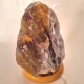 Amethyst Steinlampe, Front poliert, heller Holzsockel, Edelstein-Lampe N310