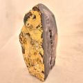 Achat-Geode mit violettem Amethyst-Kristallzentrum, stehende, Front polierte Achatgeode, N129