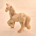 Pferd Steinfigur, Speckstein hell-beige Perde Skulptur, ca. 6 cm, Specksteintier