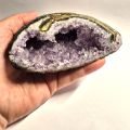 Amethyst kleine Geode mit hell-violetten Kristallspitzen, Edelstein-Rohstein echt aus Brasilien, N321