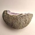 Amethyst kleine Geode mit hell-violetten Kristallspitzen, Edelstein-Rohstein echt aus Brasilien, N321