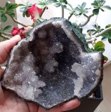 Amethyst Geode, hell-violette Amethystspitzen, schöne urige Kristalle, echtes Natur-Stück, Deko-Objekt für Ihr Heim, N407