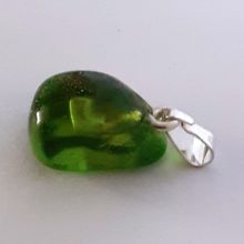 Peridot - Olivin Schmuck Anhänger | Edelstein Schmuck mit Silber Öse | Trommelstein Kettenanhänger grün