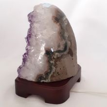 Seitenansicht, im hinteren Bereich Basalt Gestein