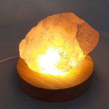 Rosenquarz Brocken beleuchtet mit LED-Holzsockel | Naturstein Edelstein Leuchte klein | vielseitige Verwendung, individuelle Lampe