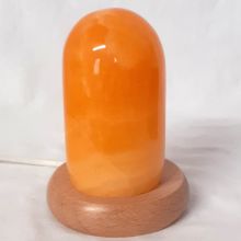 Orangencalcit Stein Lampe | Schöne polierte Edelsteinlampe aus einem gelb-orangen Naturstein | Edelstein-Leuchte mit Holzsockel | warmes dekoratives Stimmungslicht