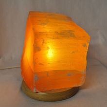 Selenit Rohsteinlampe orange, Steinlampen mit Rechteck Holzsockel, Natur--Kristall-Stein urige, kantige Form, N422