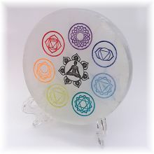 Selenit Chakra Scheibe mit Gravuren Buddha, Lotussymbolen, mit Gratis Ständer, Ladeplatte