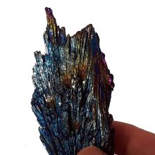 Aura Kyanit Kristall, Cyanit-Disthen schwarz, Regenbogen Farben, bedampfter Rohkristall, N100