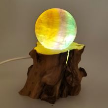 Regenbogen-Fluorit Steinkugel, Kugel beleuchtet auf LED Holzstamm-Sockel, Echte Fluorit Kugel edel poliert, N230
