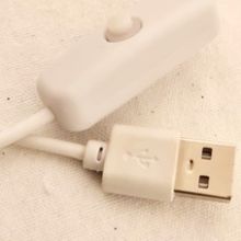 Selenit Kugel orange, beleuchtet mit LED-Holzsockel, Edelstein Lampe, Stein-Leuchte